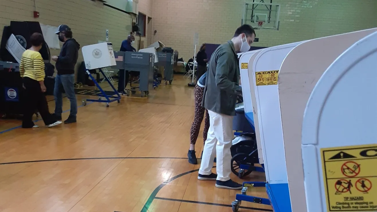 Republicanos avanzan en Queens, El Bronx y Long Island: votantes de Nueva York sacuden dominio del Partido Demócrata