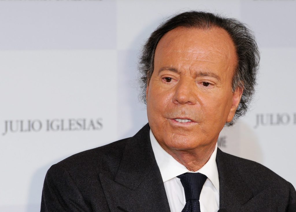 “Hace 55 años mi vida cambió para siempre”: Julio Iglesias recuerda el accidente que lo dejó semiparalítico por casi año y medio, acabó con su sueño de ser futbolista y lo hizo descubrir su pasión por la música