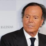 “Hace 55 años mi vida cambió para siempre”: Julio Iglesias recuerda el accidente que lo dejó semiparalítico por casi año y medio, acabó con su sueño de ser futbolista y lo hizo descubrir su pasión por la música