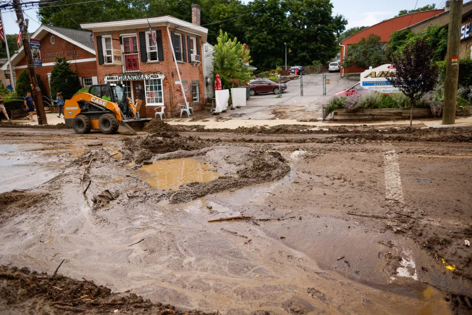 Kathy Hochul alerta sobre las estafas de aumento de precios en NY tras las inundaciones que afectaron el estado