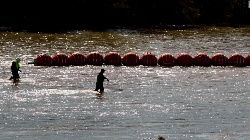 Recuperan segundo cuerpo en el área de las boyas que Texas instaló en el río Grande, dicen autoridades de México