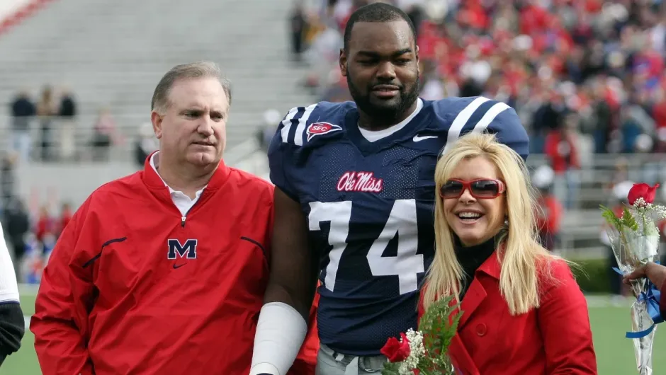 Michael Oher, exjugador de la NFL que inspiró “The Blind Side”, afirma que no fue adoptado por los Tuohy y que lo privaron de millones de dólares con una tutela