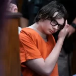 El juez del caso del tiroteo en una escuela de Michigan decidirá si Ethan Crumbley puede ser condenado a cadena perpetua sin libertad condicional