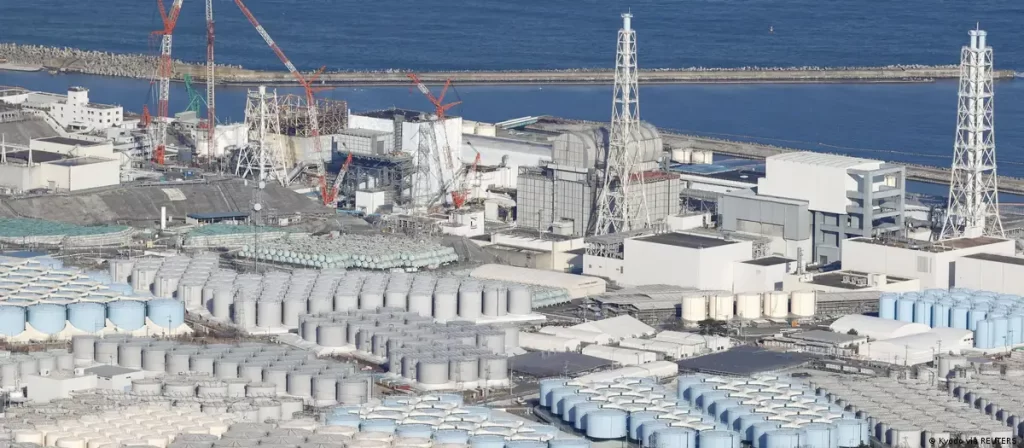 Japón inicia vertido de agua de planta nuclear de Fukushima