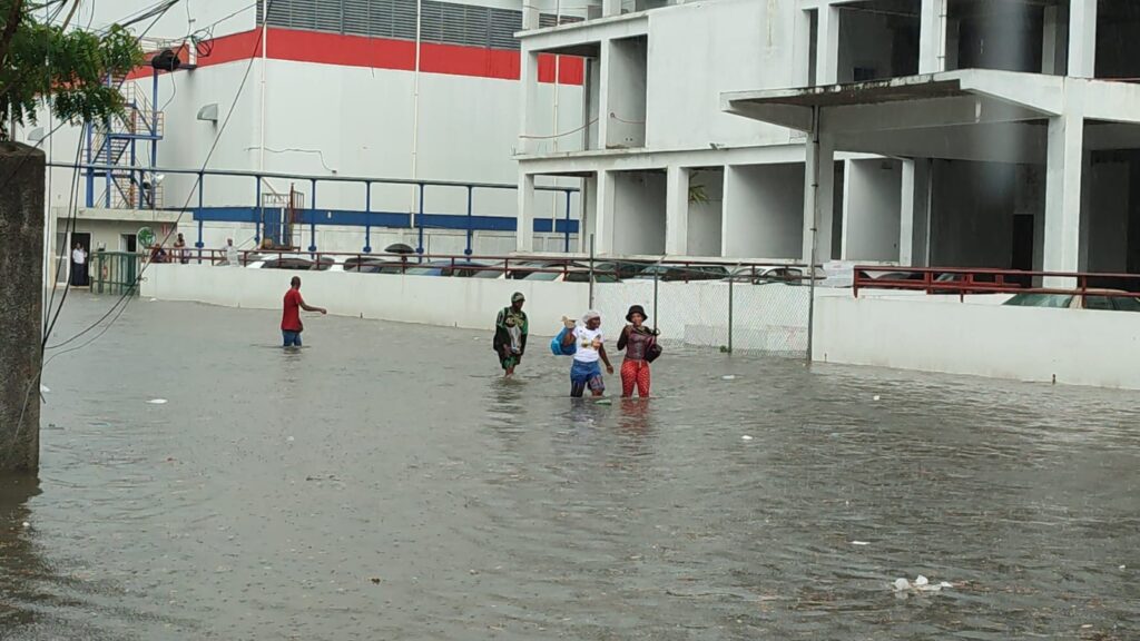 COE coloca varias provincias bajo alerta por posibles inundaciones y crecidas