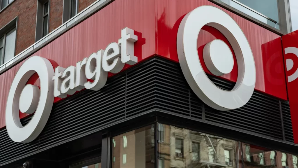 Hombre fue apuñalado en tienda Target de Nueva York; atacante huyó