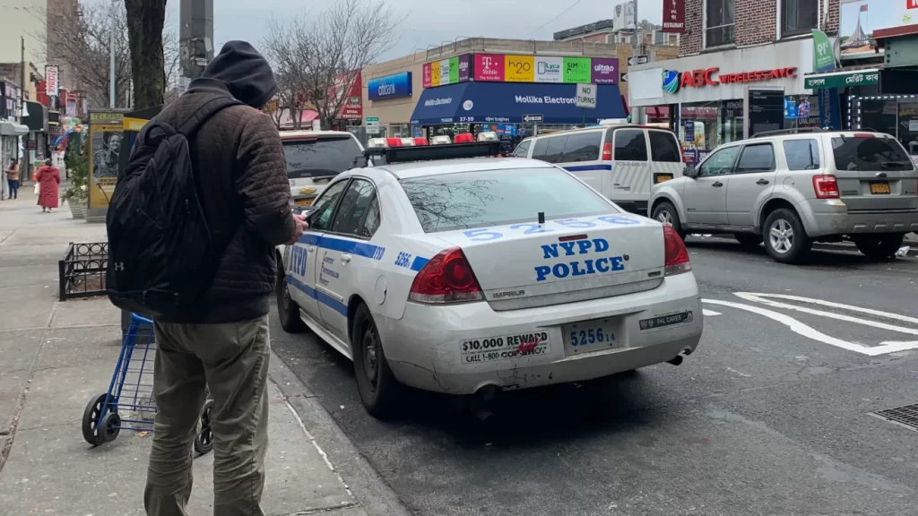 Niño vivía en hogar lleno de drogas y armas en Queens, Nueva York: 5 arrestados