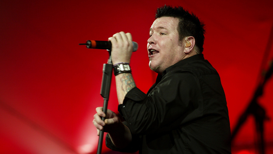 Excantante de Smash Mouth está en cuidados paliativos, dice su representante