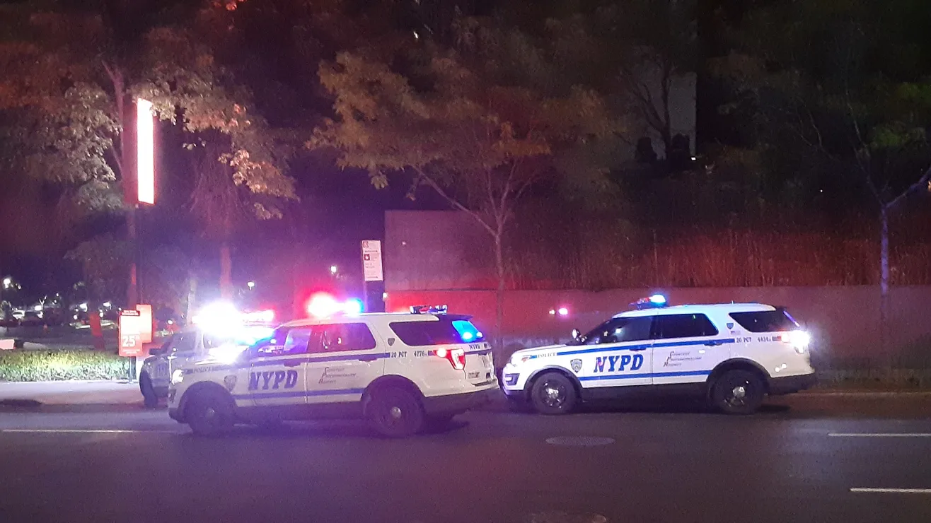 Hombre muere baleado afuera de un restaurante en Nueva York