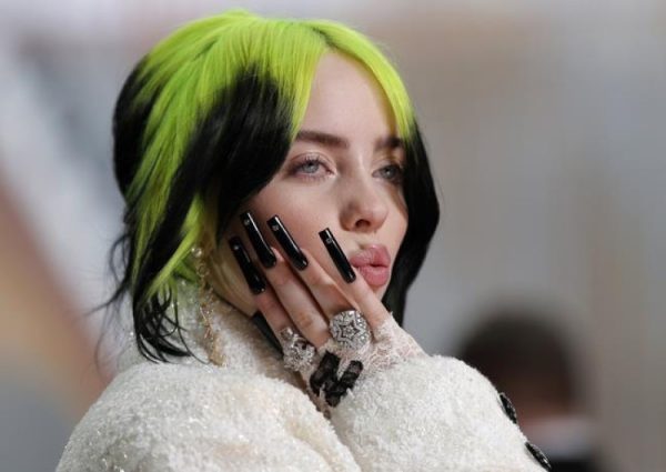 Billie Eilish es la más joven en superar los 100 millones de oyentes mensuales en Spotify