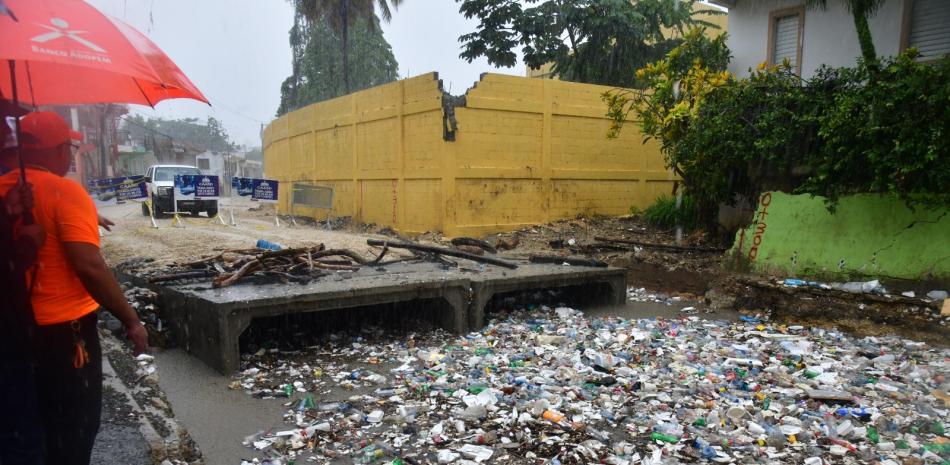 Unas 44,351 personas eliminan basura lanzándola a un río o cañada; 259,948 la queman