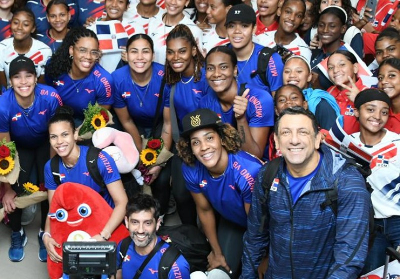 ¡El oro está en RD! Reinas del Caribe llegan al país sobradas de felicitaciones