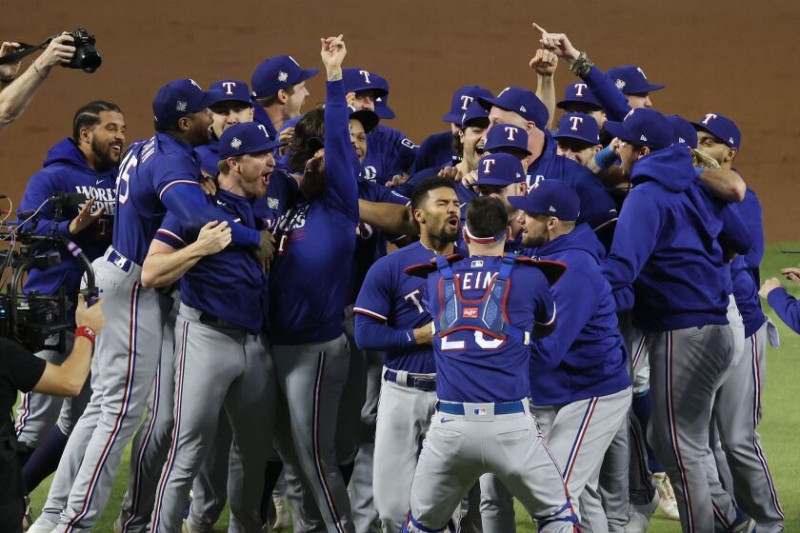 Texas gana la Serie Mundial por primera vez