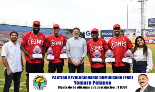 Peloteros reciben trofeos de los premios Los Dominicanos Primero Cuqui Córdova