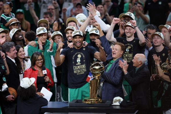 Al Horford, primer dominicano que atrapa el anillo de la NBA