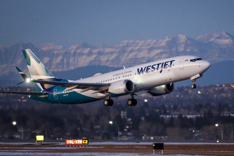 Aerolínea de Canadá cancela 400 vuelos por huelga del personal