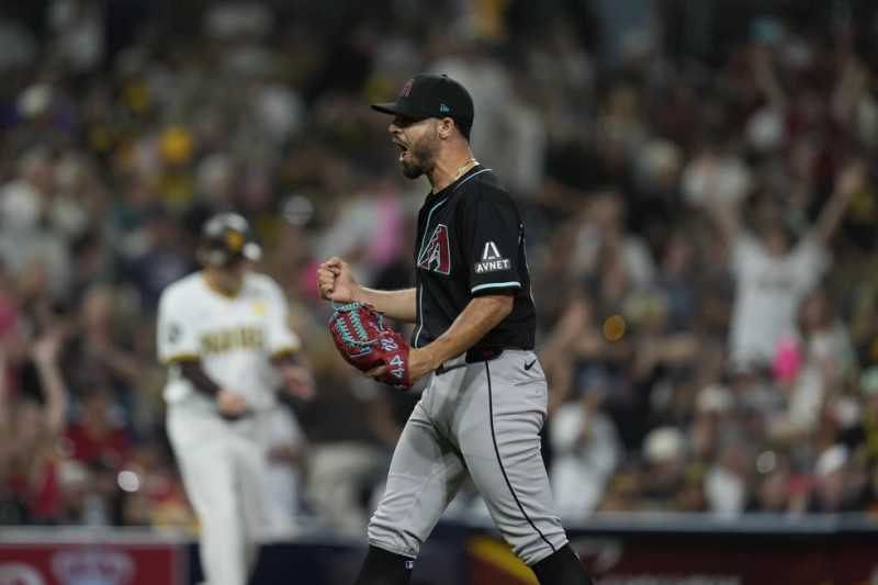 Sencillo de Walker en el 10mo da a Diamondbacks victoria sobre Padres