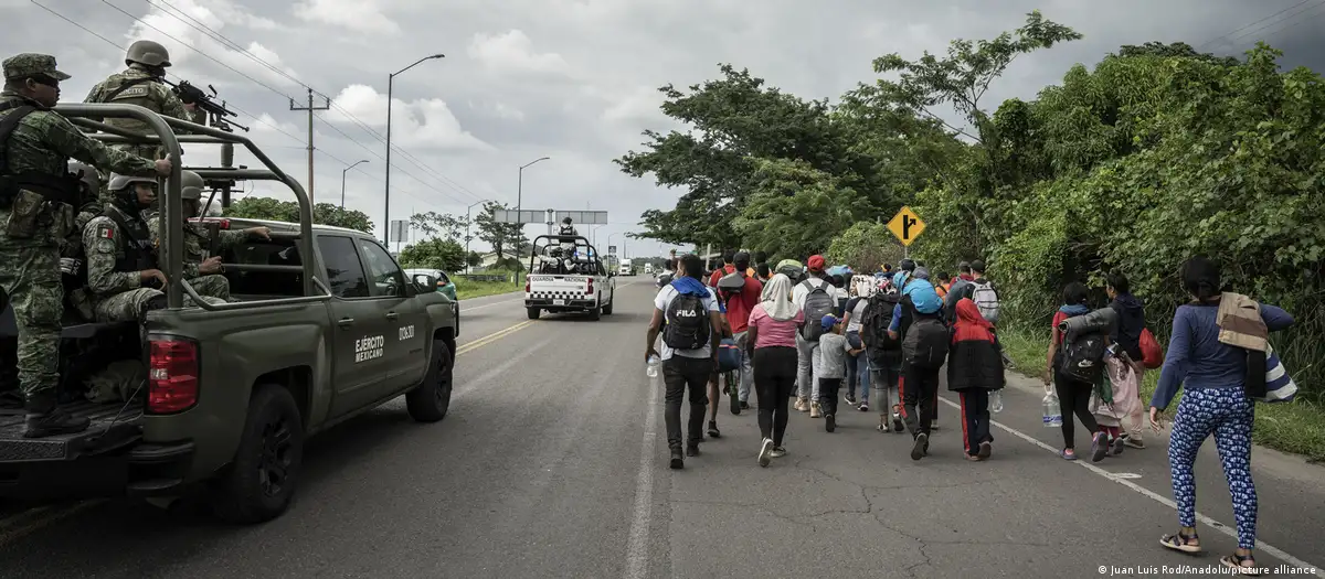 Migrantes retiran bloqueo carretero en el sur de México