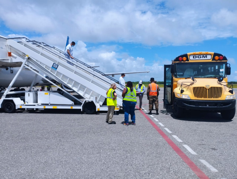 Llegan al país 125 dominicanos repatriados de Estados Unidos