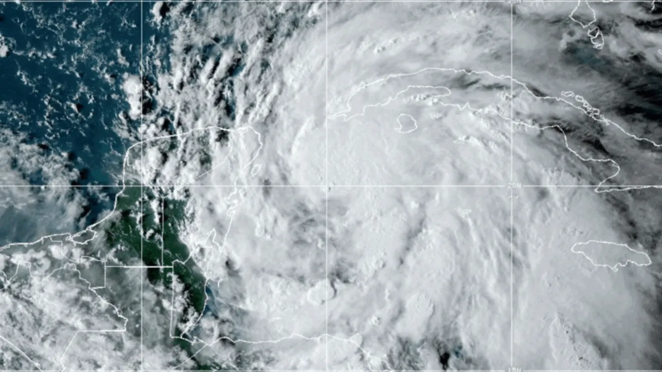 Kirk se fortalece y se convierte en huracán categoría 3 en el Atlántico