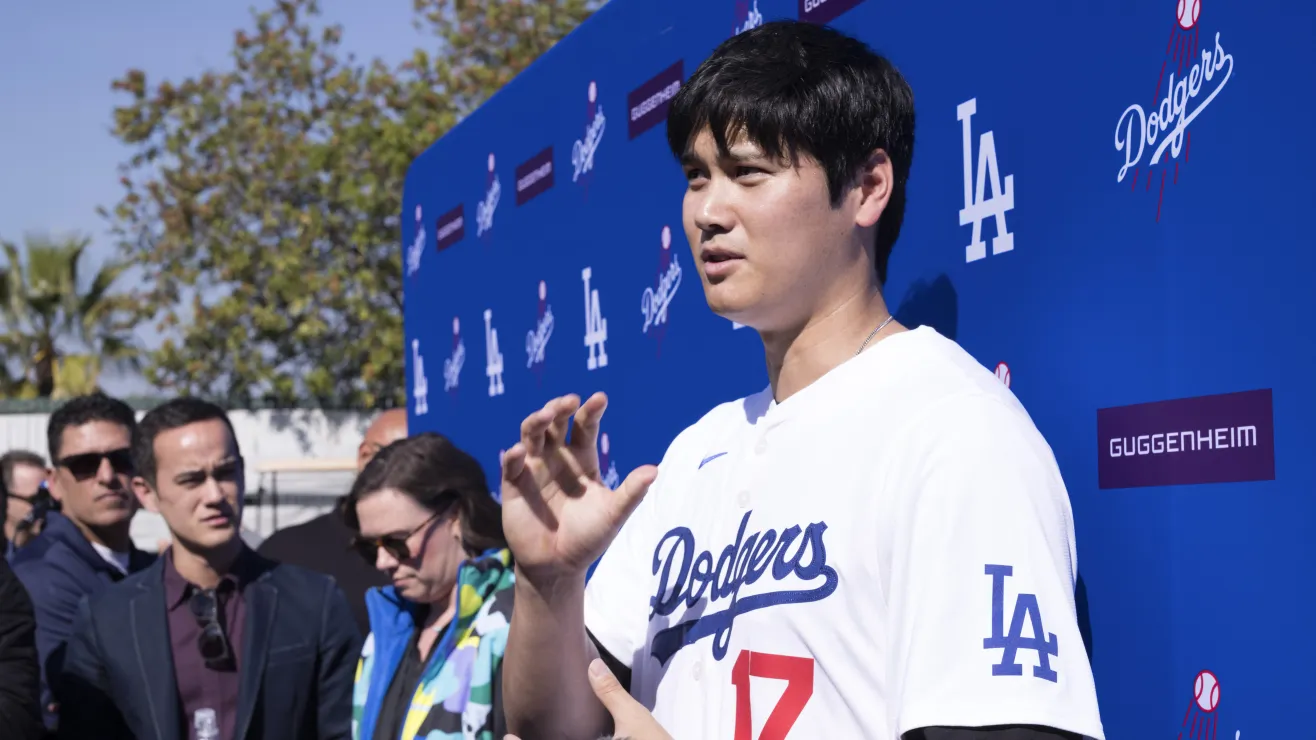 Dave Roberts cree que Shohei Ohtani volverá a lanzar en MLB en mayo