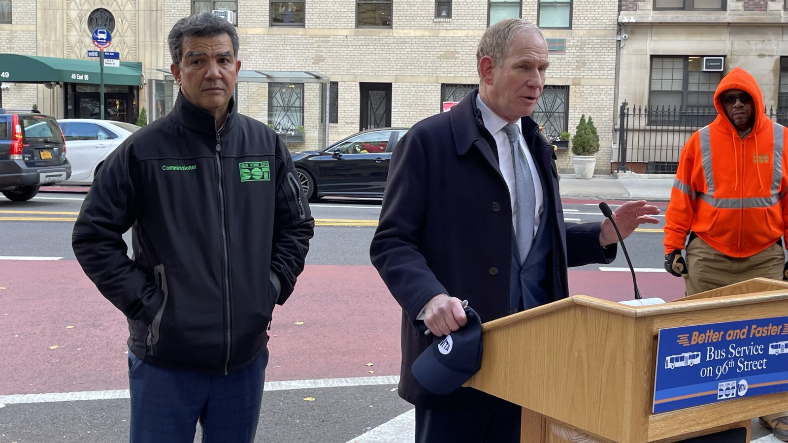 Finaliza el rediseño de la Calle 96 de Manhattan con nuevos carriles para autobuses y mejoras en la seguridad vial.