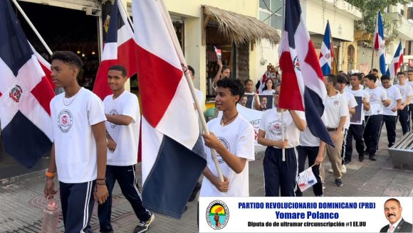 Luis “El Gallo” pide Educación clausure colegio de Mao promocionó consignas indebidas, en desfile a Juan Pablo Duarte