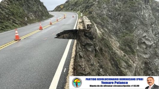 Un trozo de una autopista se derrumba sobre el océano en California