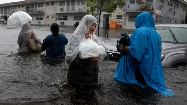 Inundaciones destructivas anegan las calles y hogares del sur de Florida. La amenaza aún no terminó