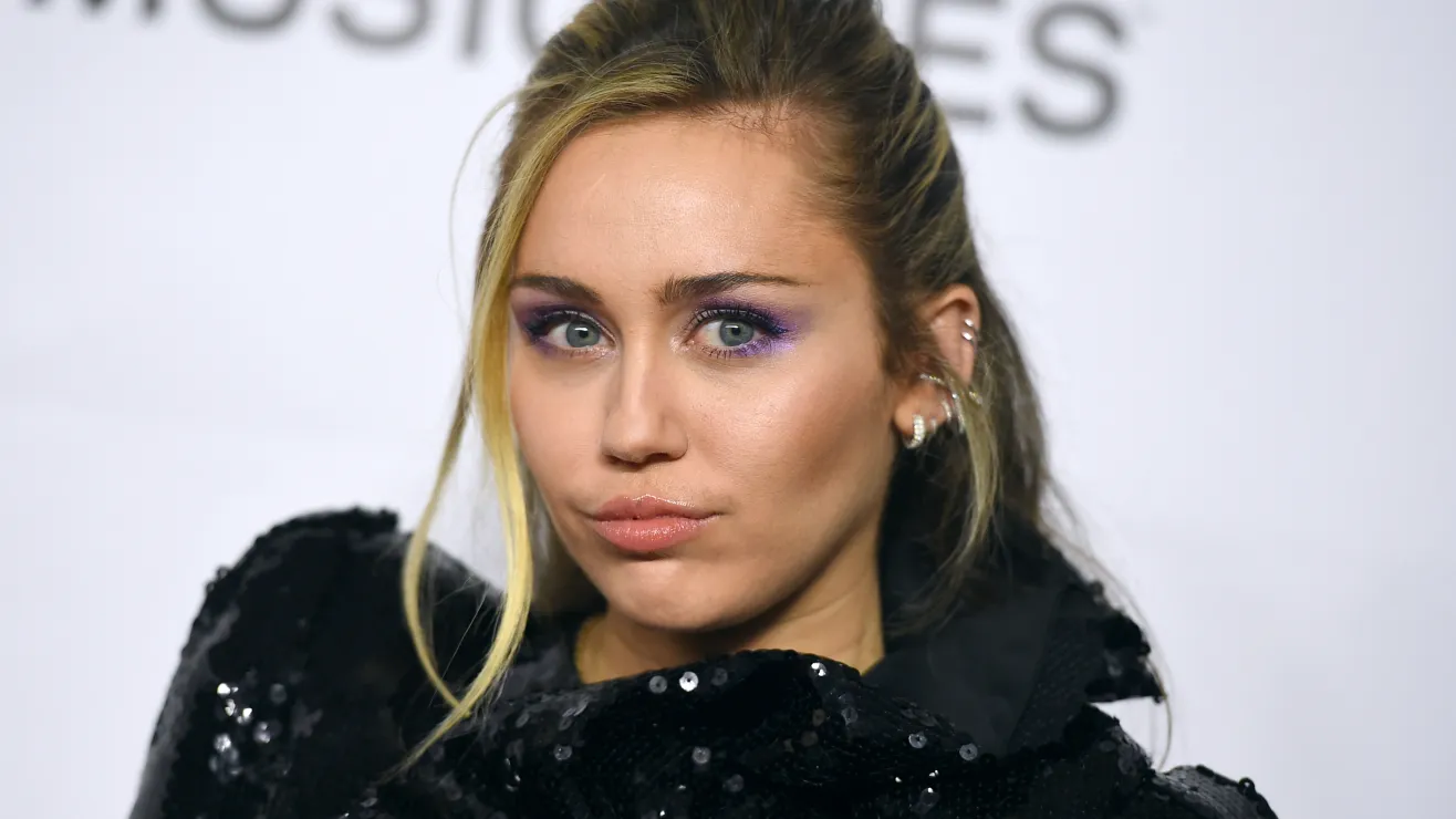 Miley Cyrus pide desestimar demanda por plagio en ‘Flowers’