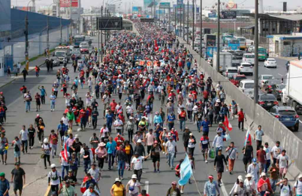 Declaran tregua de bloqueo de importante carretera en Perú