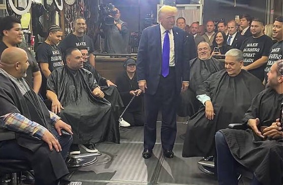 Trump visita barbería de dominicanos en El Bronx