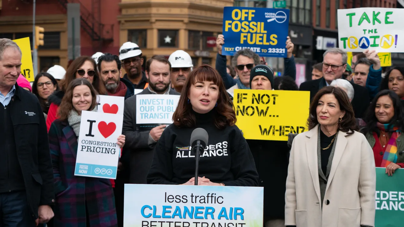 Nuevo “tira y afloja” sobre tarifa de congestión en Manhattan ante posibilidad de que Trump la elimine