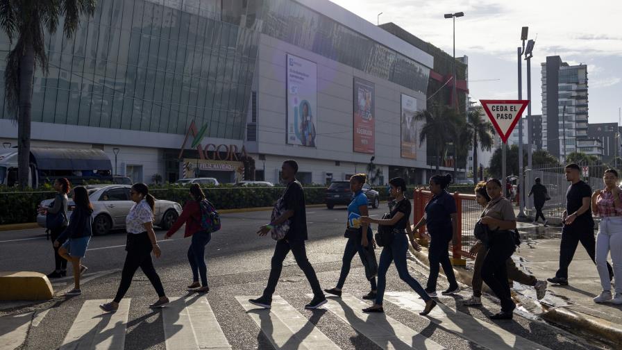 El sector empresarial estudia resultados del plan piloto voluntario de jornada laboral reducida